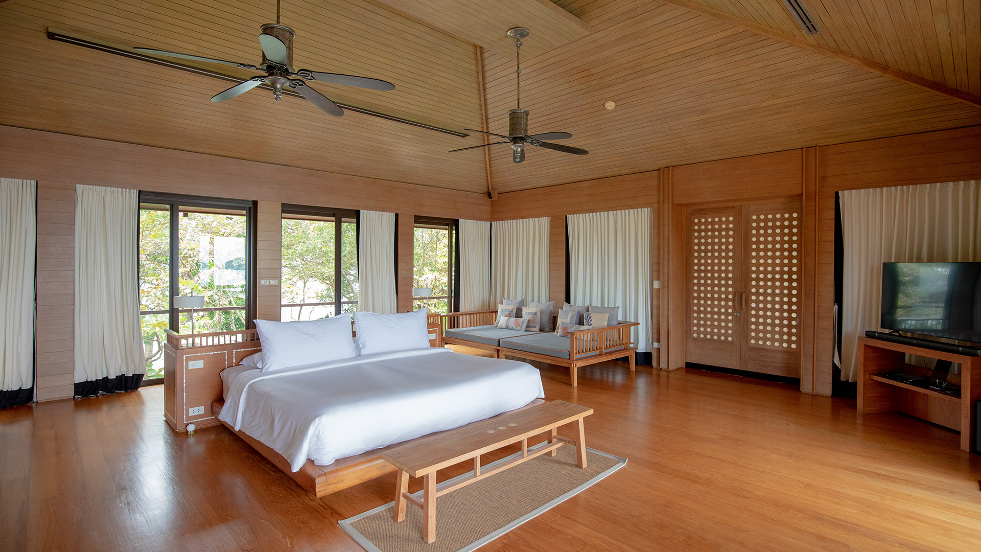 6-star-hotel-in-phuket-residence-villa-luxury-five-bedroom-amazing-ocean-views