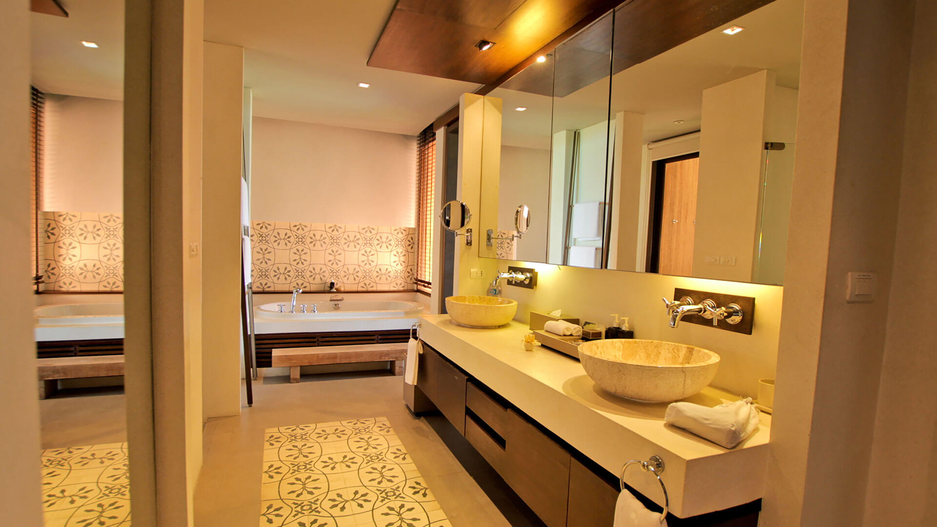 family suite hotel 1BR family ocean private pool villa bathroom