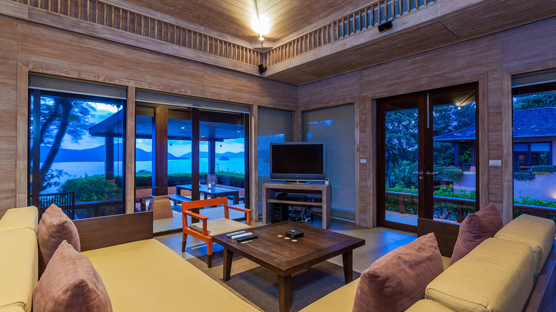 residence villa in phuket three bedroom luxury resort hotel